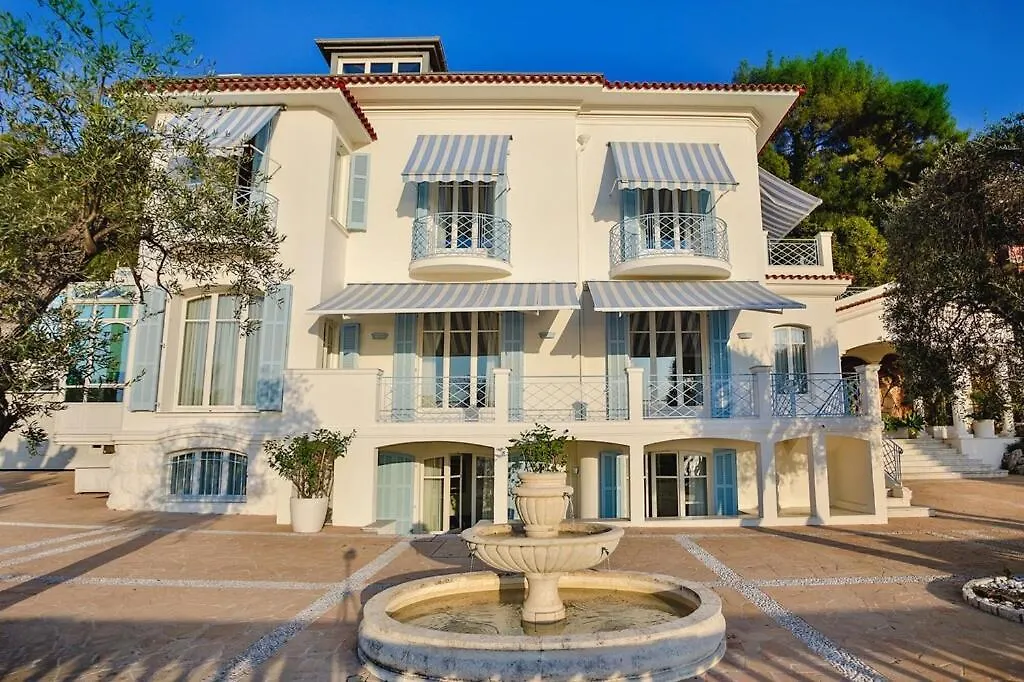 Luxury Villa At Mont Boron, Swimming Pool Overviewing The Bay location